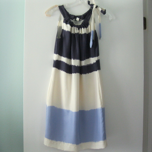 Banana Republic Dresses & Skirts - Banana Republic Silk Tie Shoulder Dress